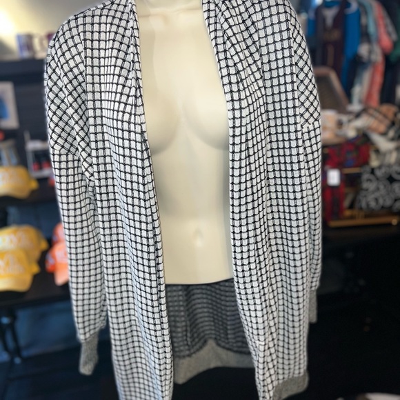 SHEIN 🥳 2/$15 OR 3/$20 🥳 Plaid Long Sweater Cardi - Picture 2 of 8